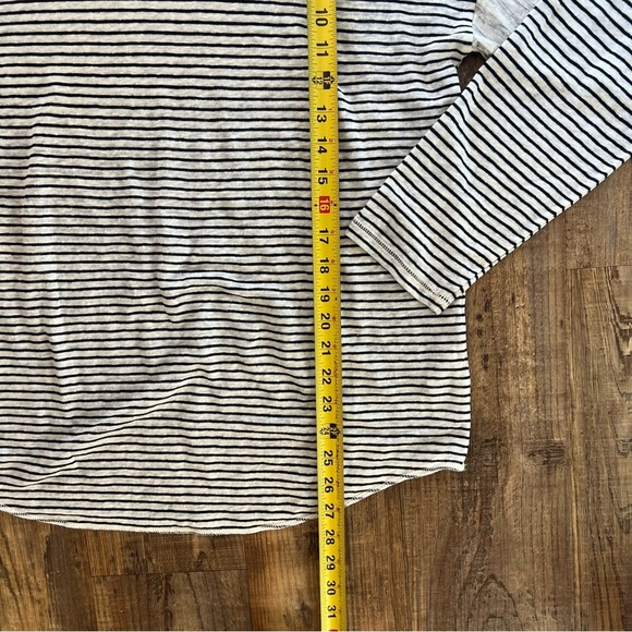 J. Crew Women's Baseball Style Long Sleeve Navy Blue Stripped 100% Linen Sz XL - Picture 4 of 6